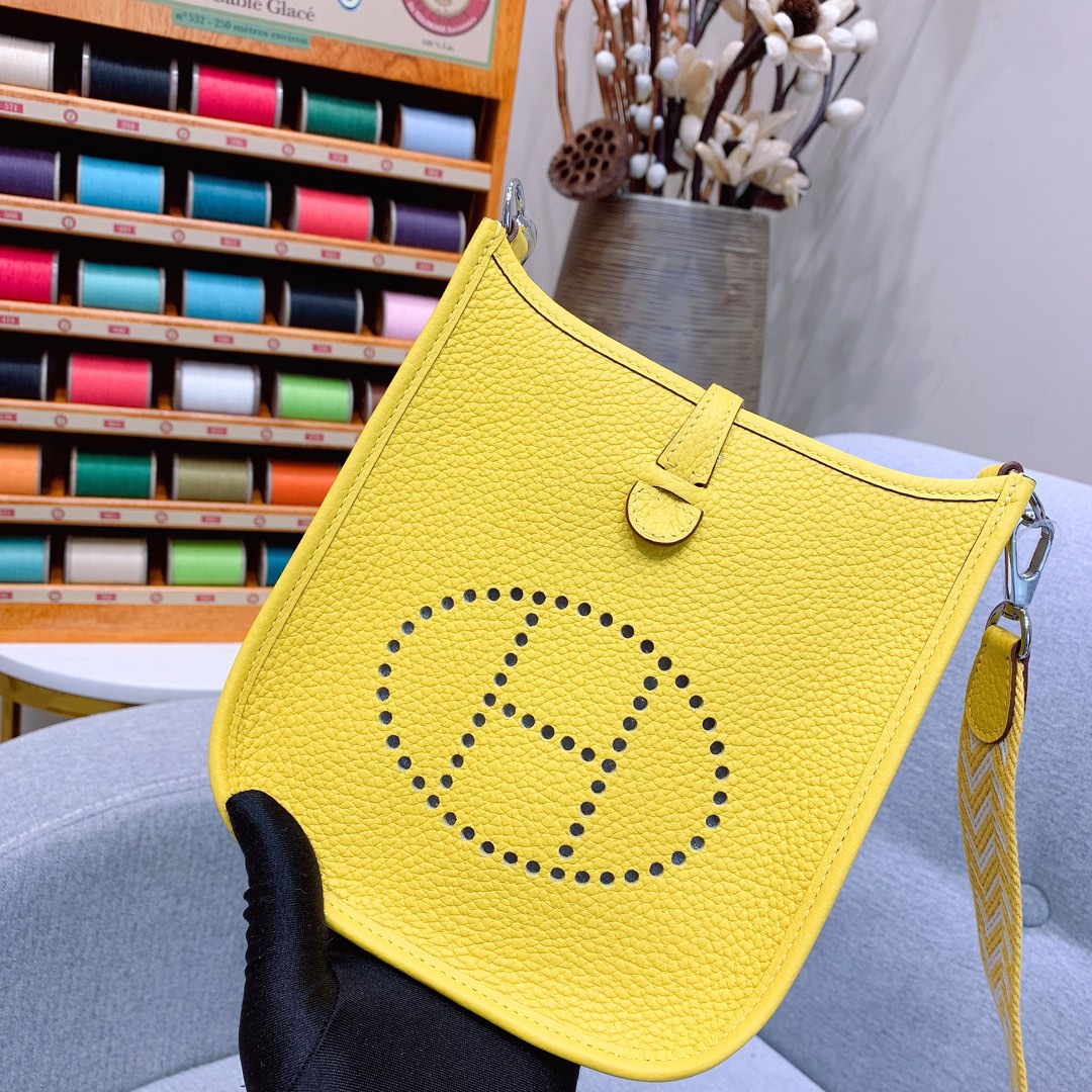 에르메스 미니 에블린16 라임 옐로우 은장 끌레망스 가죽